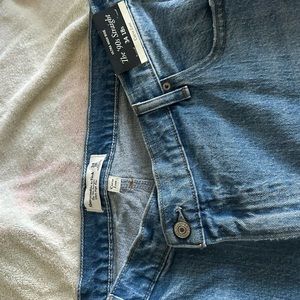 Abercrombie Curve Love 90s Straight Jean
